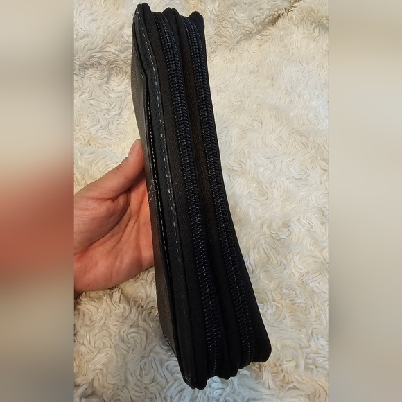 Black Soft pebbled leather Double Zip Around Wallet New without Tags - Picture 6 of 12